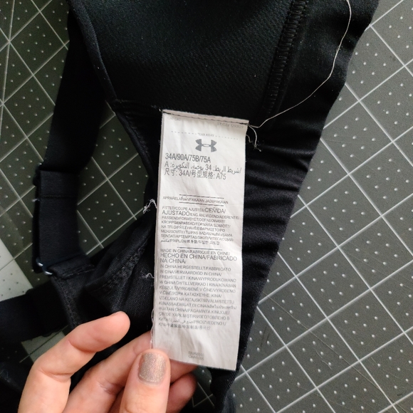 Under Armour black zip front sports bra 34a sewn in cups! - Picture 3 of 4